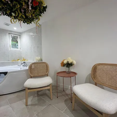 Апартаменты Charmante Escapade