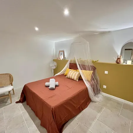 Charmante Escapade *